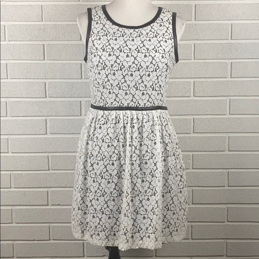 Sweet Storm Women's Junior White & Black Sleeve Less Dress NWT Size Large